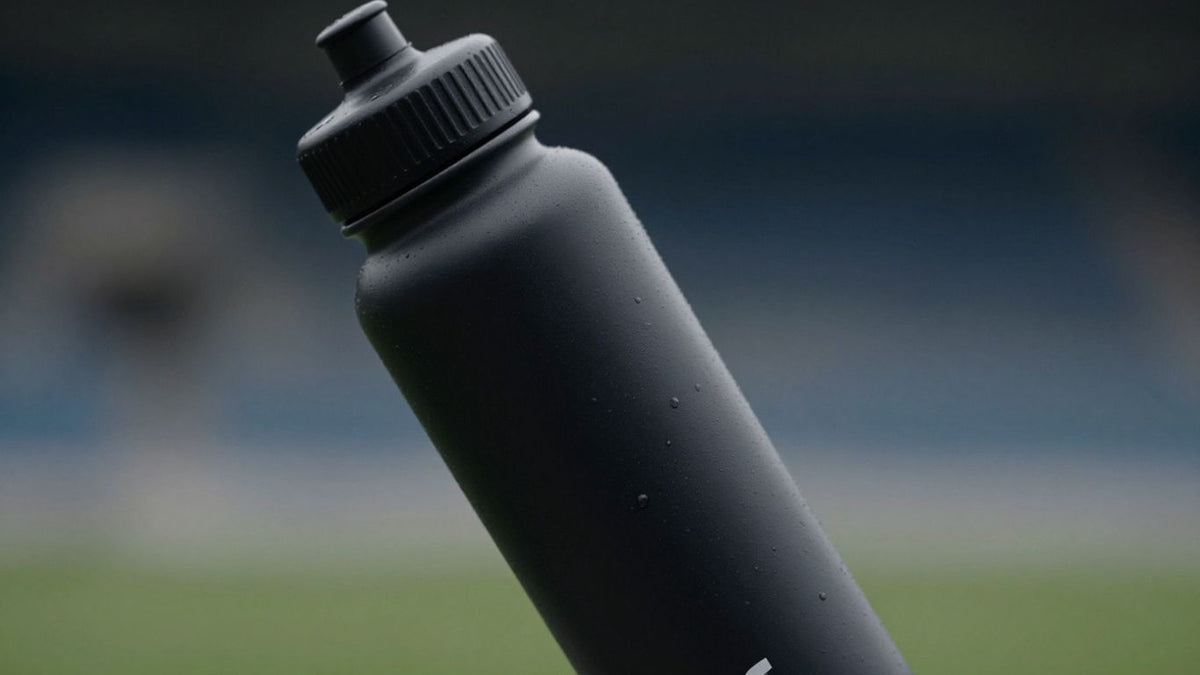 Trinkflasche im Fußball-Design